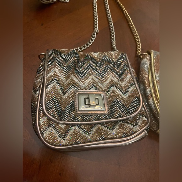 ALDO sparkly purses (2) one gold bag & one silver bag fantastic shape Circa 2009 - Picture 3 of 16